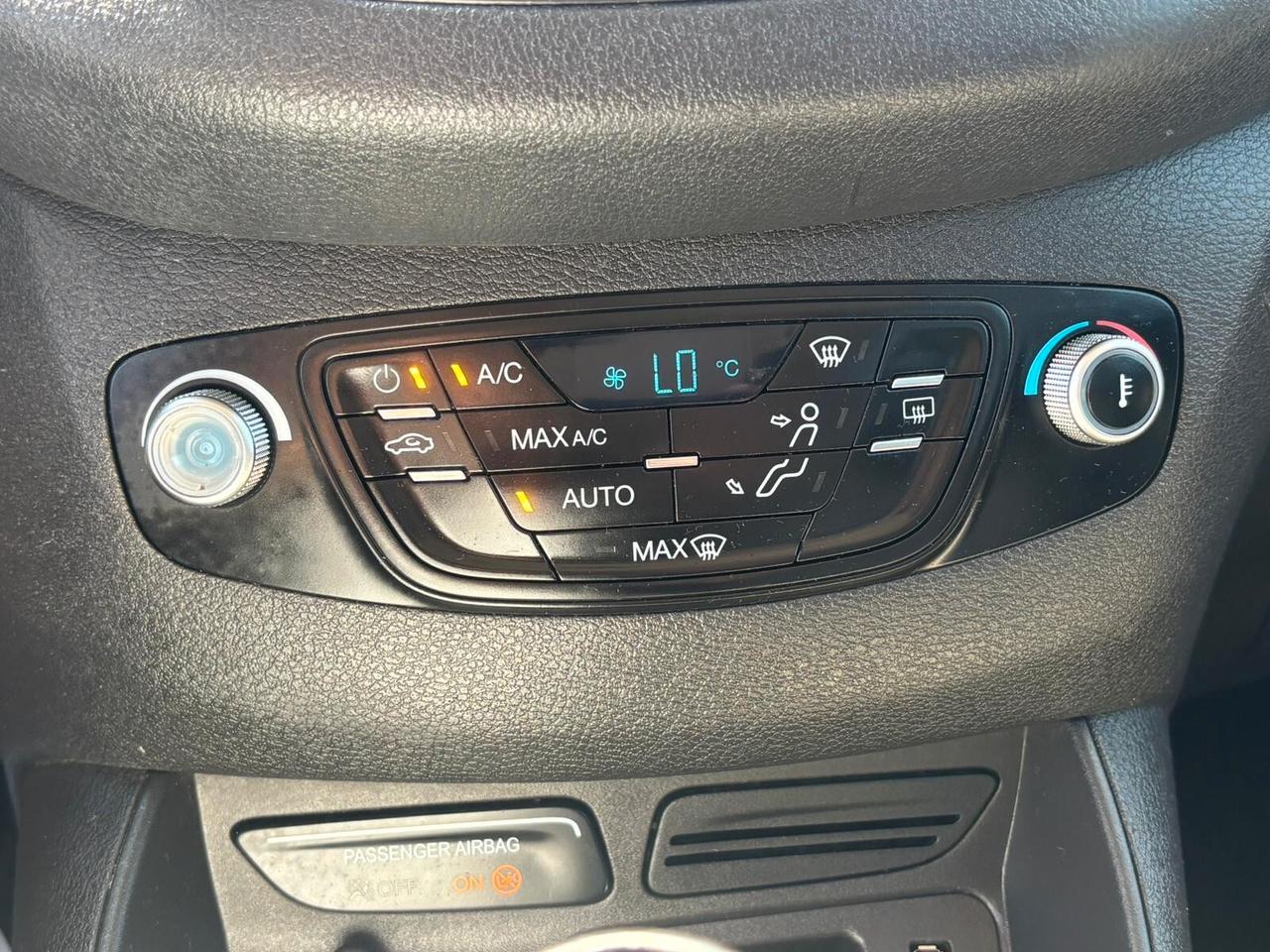 Ford Tourneo Courier 1.5 TDCI 95 CV Titanium