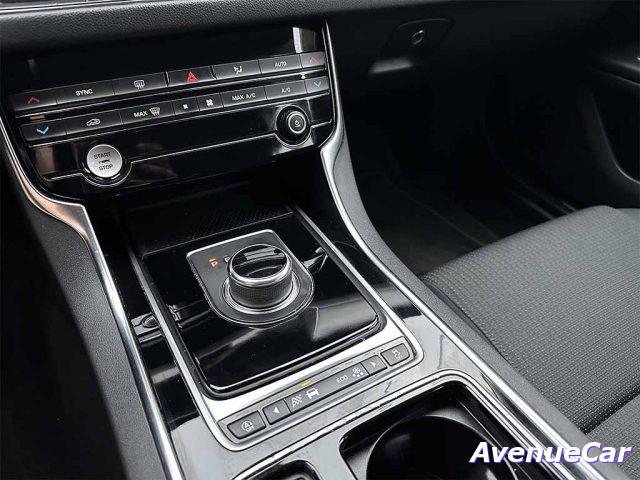 JAGUAR XF 2.0 d Pure BERLINA AUTOMATICA TELECAMERA IVA ESP