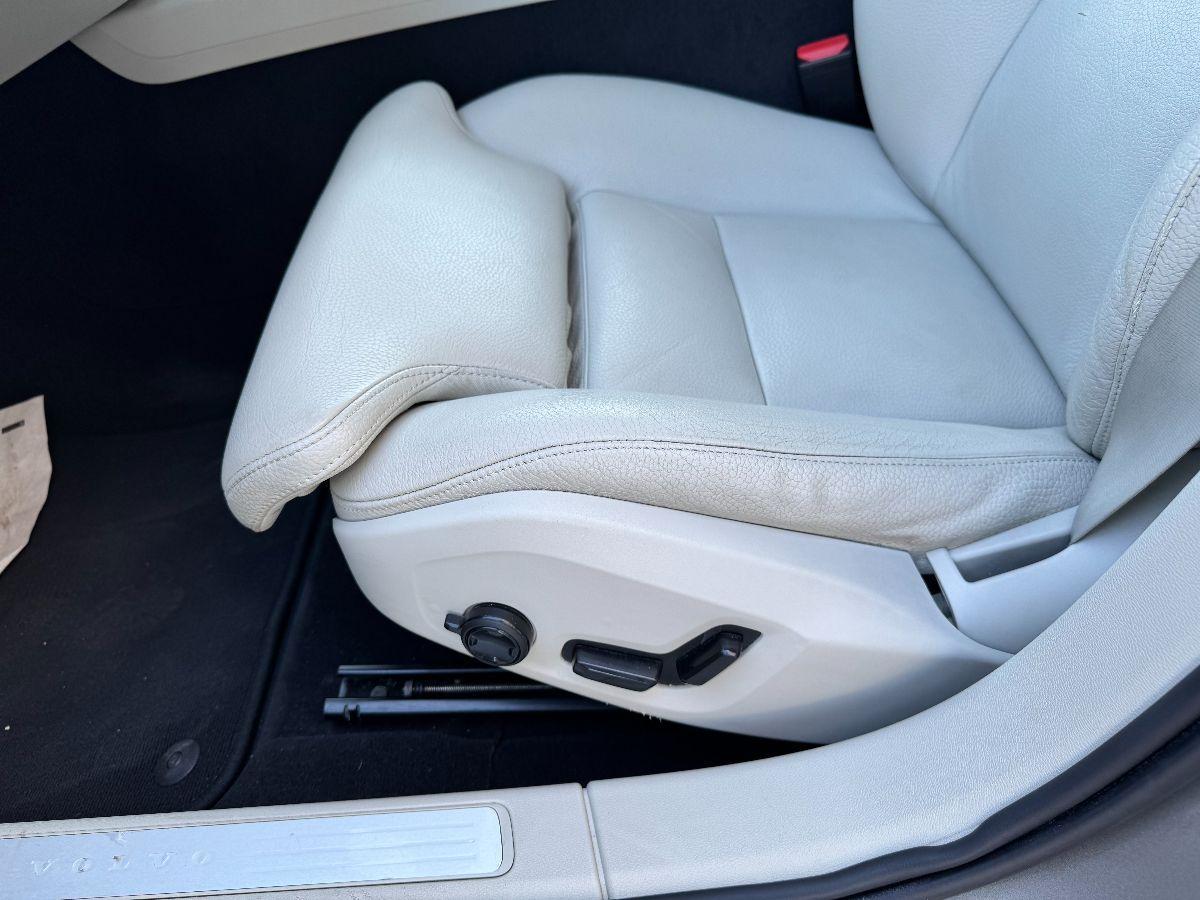 VOLVO - V60 - D3 Geartronic Inscription AUTOCARRO N1
