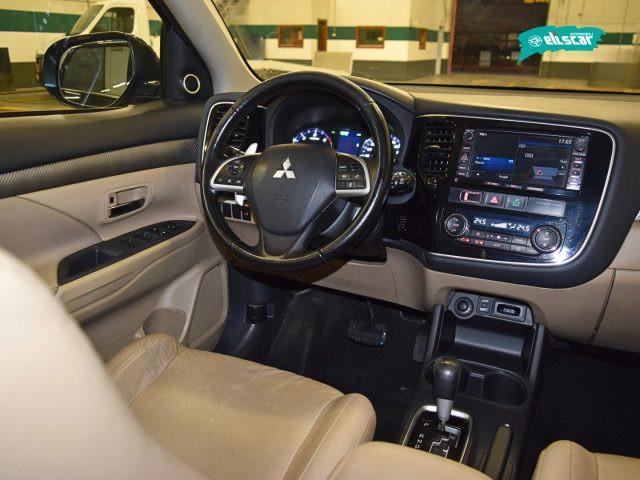 MITSUBISHI Outlander 2.2 DI-D 4WD Instyle 7p.