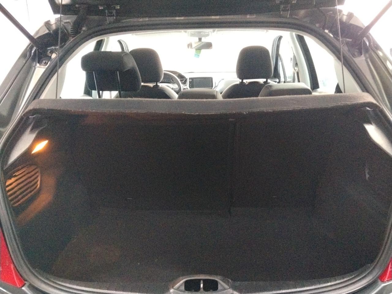 Peugeot 208 1.4 diesel 2015 CON GARANZIA