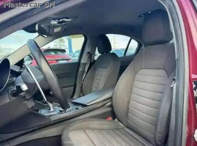 ALFA ROMEO Giulia 2.2 t Business 160cv AT8 - FV255SR