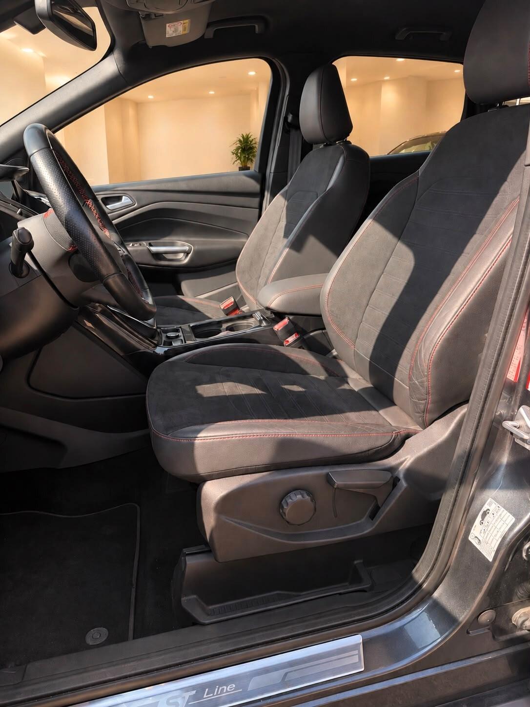 Ford Kuga 1.5 TDCI 120 CV S&S 2WD ST-Line