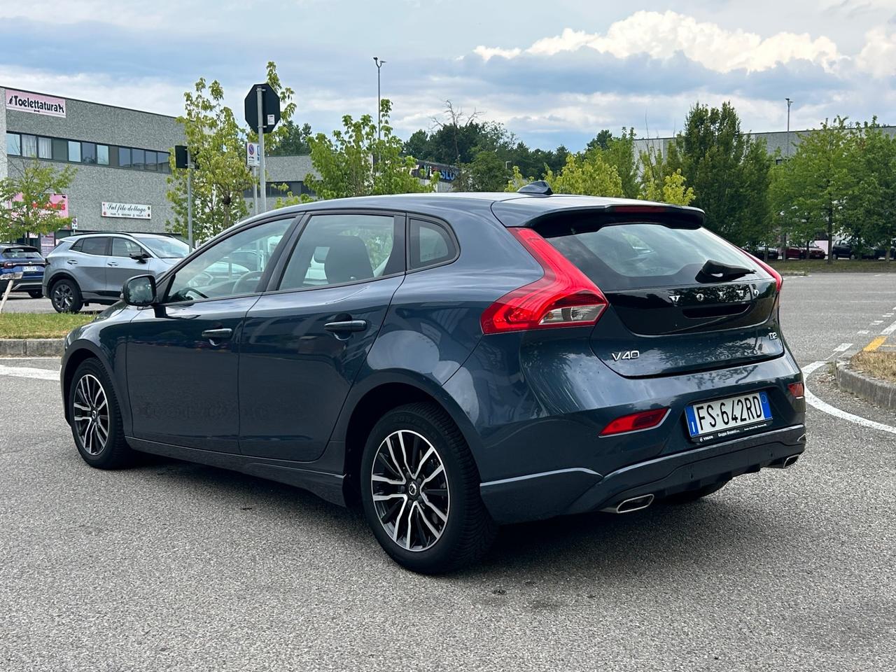 Volvo V40 D2 Geartronic R-Design | Navi LED PDC Cruise Uniproprietario