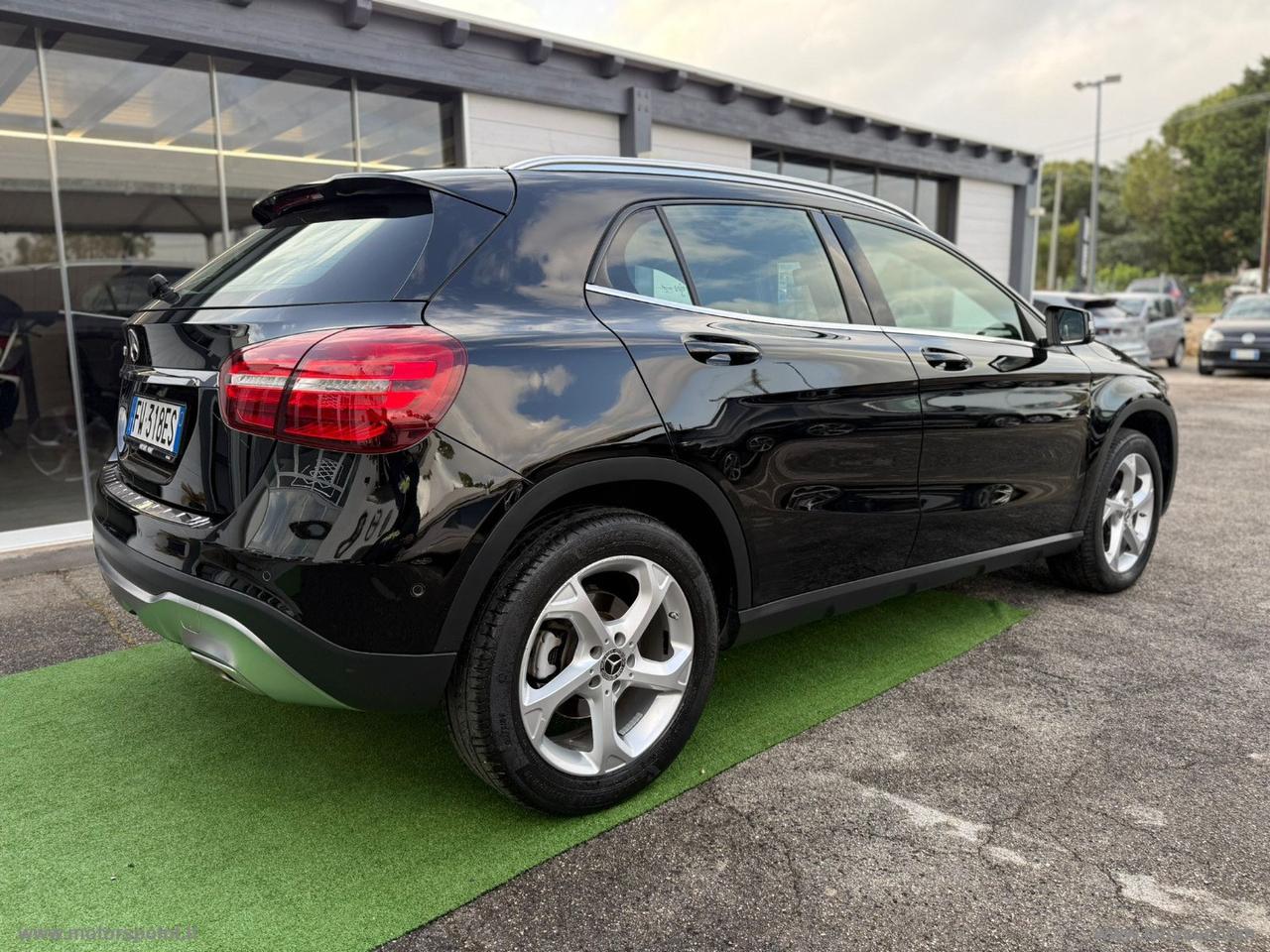 MERCEDES-BENZ GLA 200 d Automatic Premium