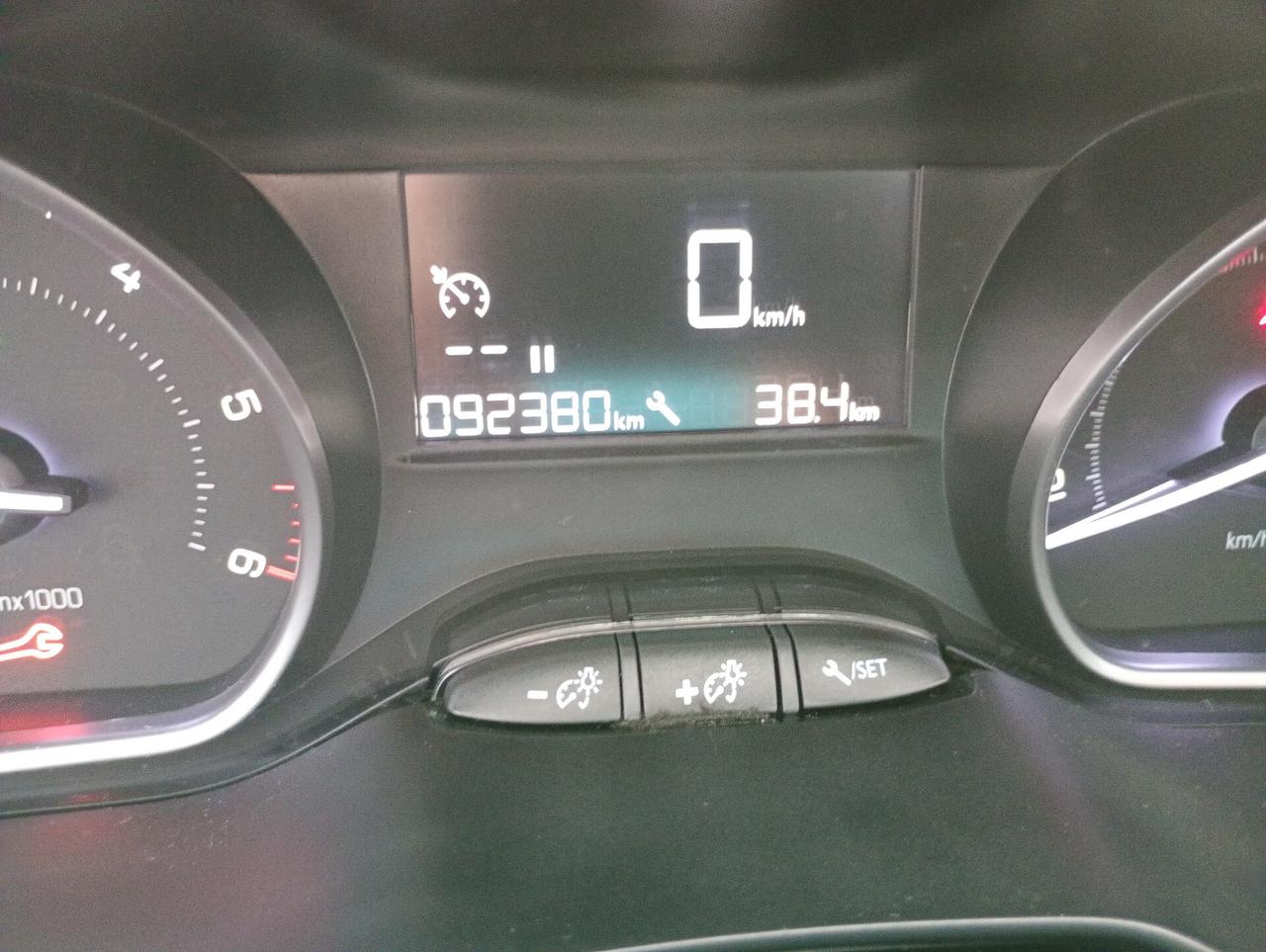 Peugeot 208 1.6 BlueHDi 75 5 porte - NEOPATENTATI -