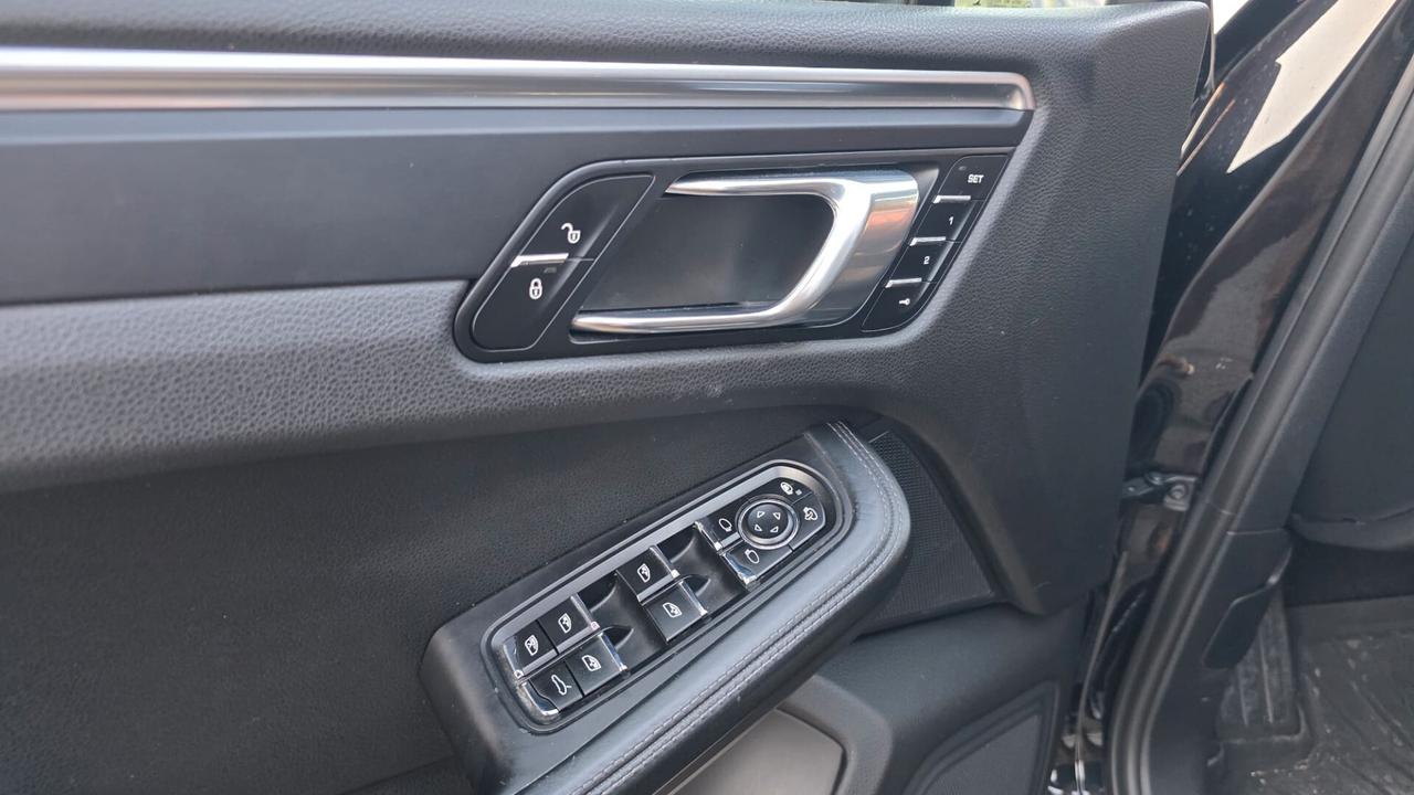 Porsche Macan 2.0 Scarico Sportivo Tetto