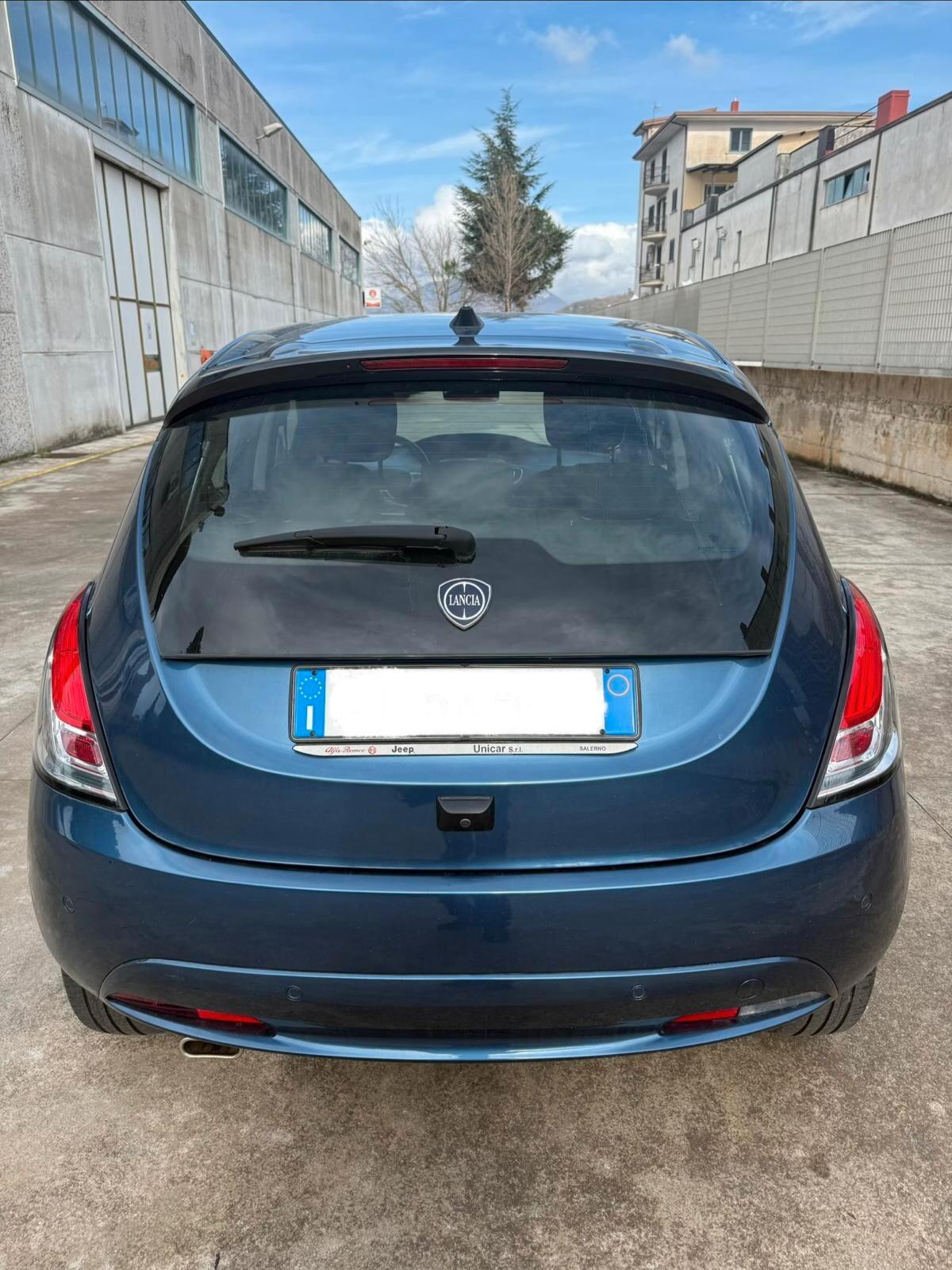 Lancia Ypsilon 1.0 FireFly 5 porte S&S Hybrid Alberta Ferretti