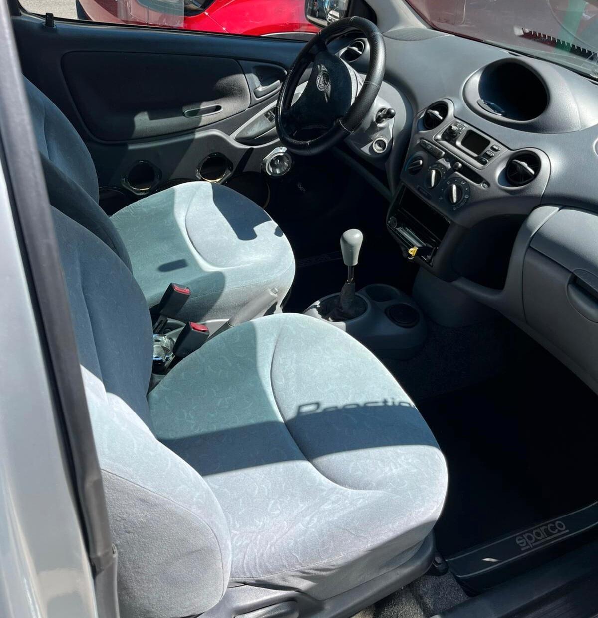 Toyota Yaris 1.0 benzina