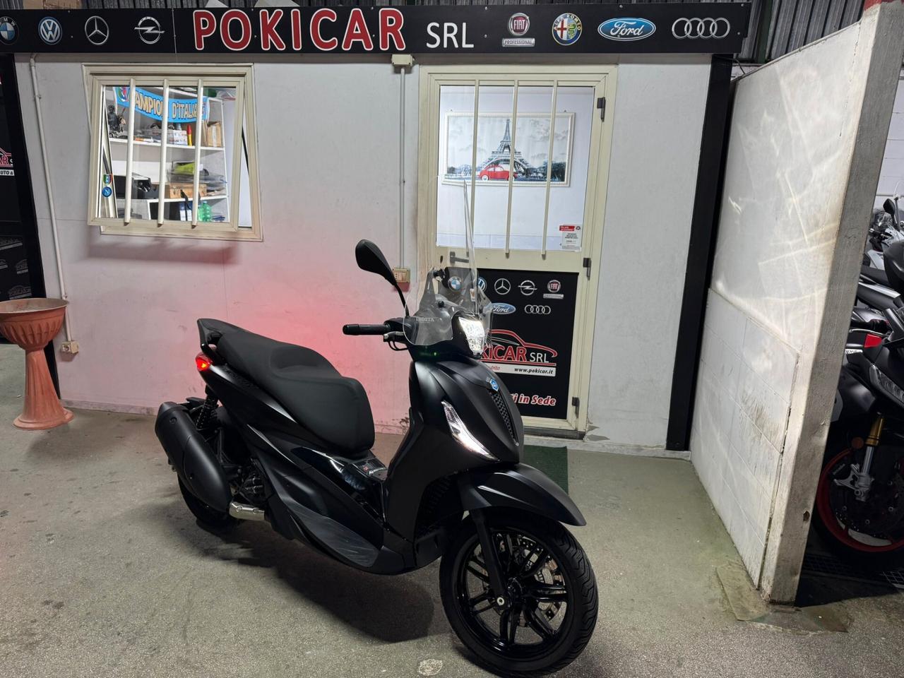 PIAGGIO BEVERLY 300 DEEP BLACK 2023 FINANZIAMENTO SENZA BUSTA PAGA