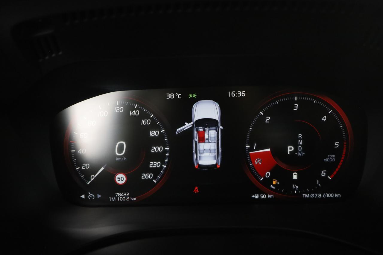 VOLVO XC60 (2017--->) XC60 D4-B4 AWD Geartronic Business