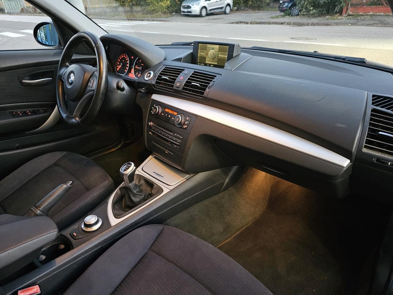 Bmw 118d 143cv Futura DPF*Navi*Bi-Xeno*Pdc*5 Porte