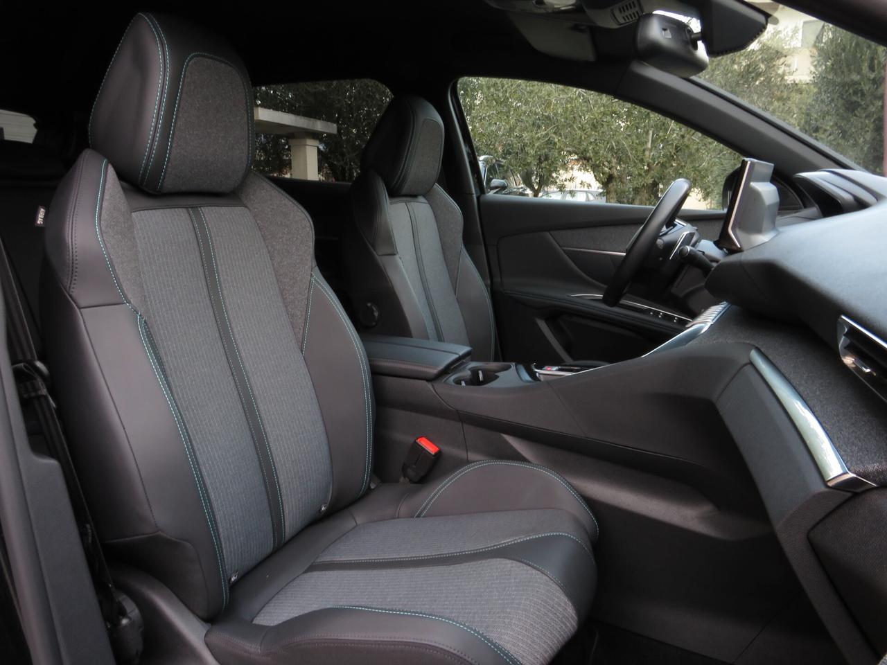 Peugeot 3008 1.5 bluehdi Allure EAT8/full led/adas/navi/keyless