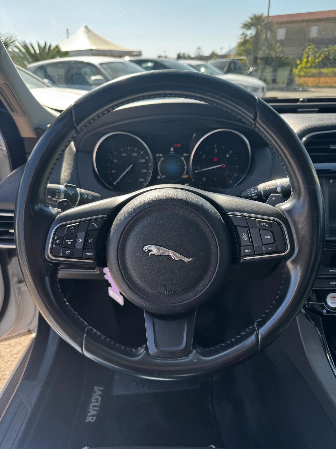 Jaguar XE 2.0 D Turbo Prestige