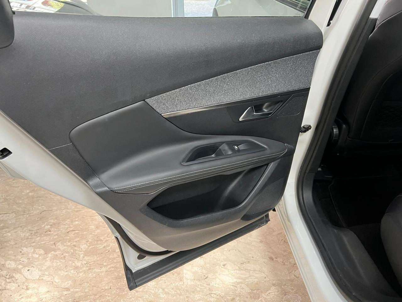 Peugeot 3008 1.6 BlueHDi 120CV EAT6 Allure