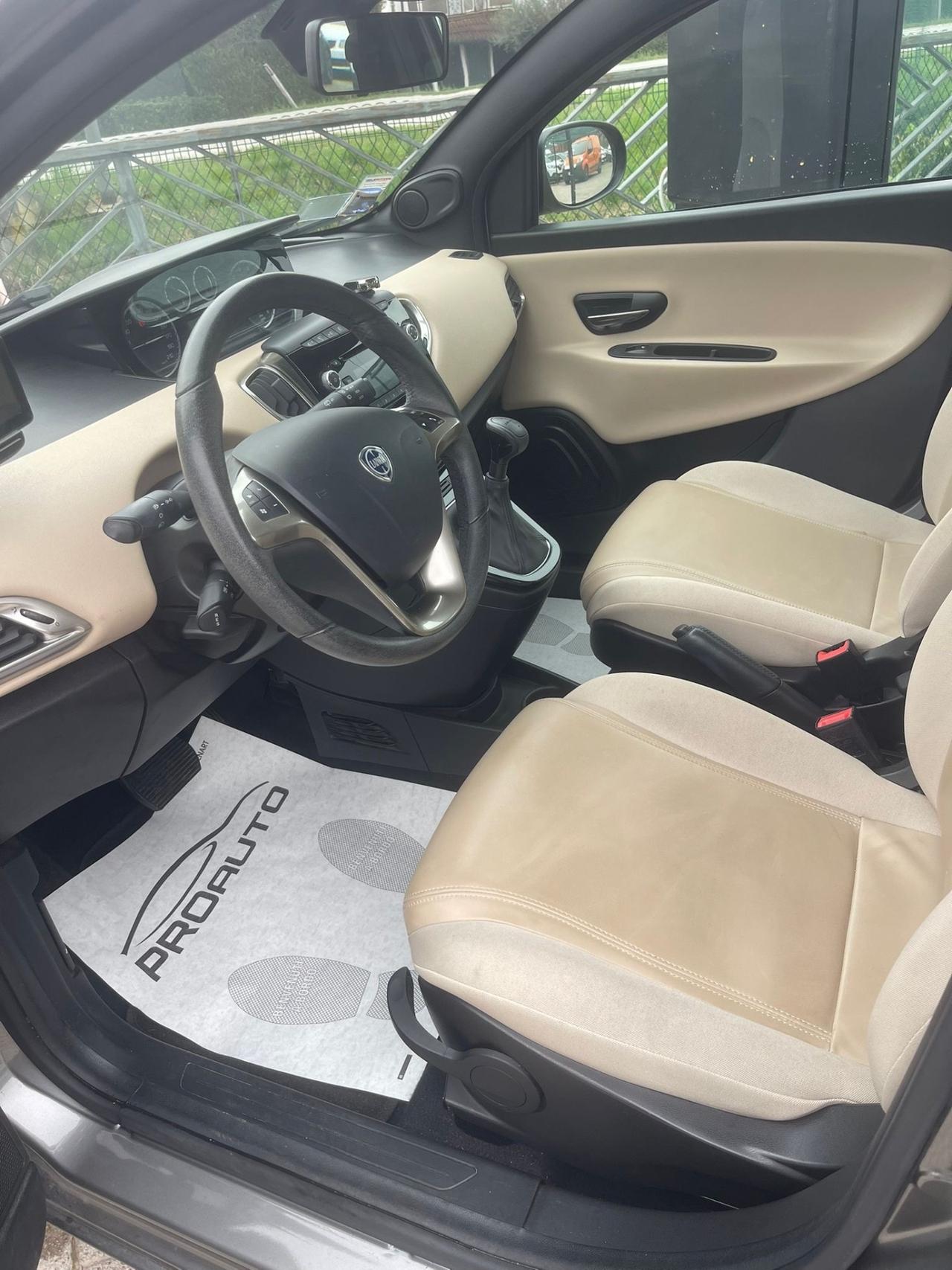 Lancia Ypsilon 0.9 TwinAir 85 CV 5 porte S&S DFN Platinum