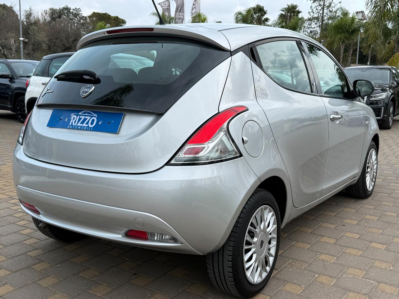 Lancia Ypsilon 1.2 69 CV 5 porte Unyca