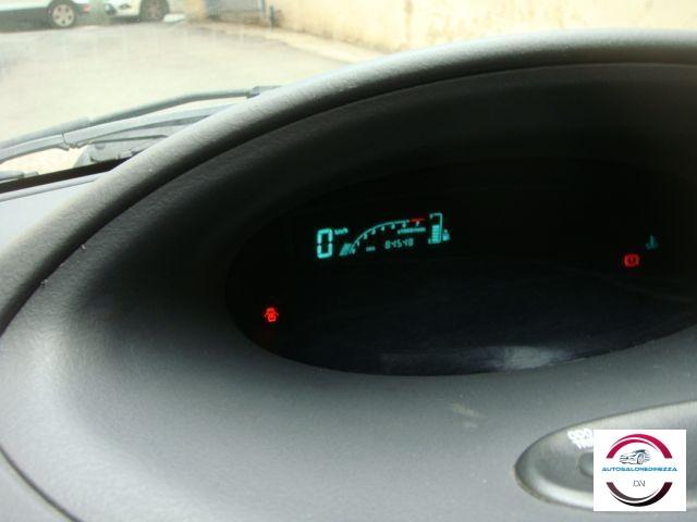 TOYOTA - Yaris - 16V 5 porte Sol