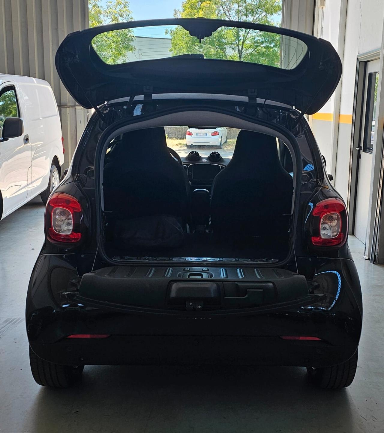 Smart fortwo EQ Racingreen 41 kw