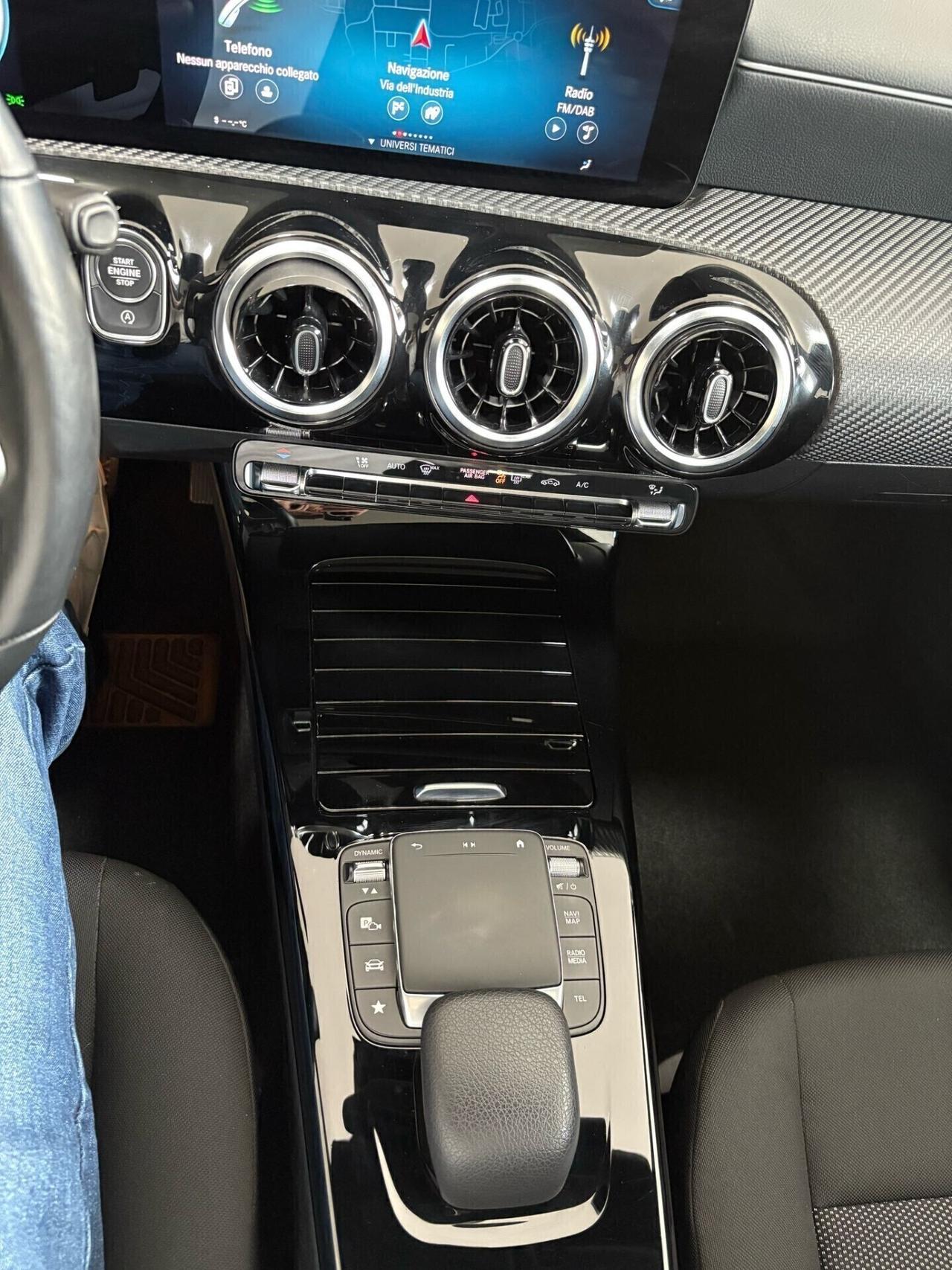 MERCEDES-BENZ CLA 180D SHOOTING BRAKE AUTO TETTO -