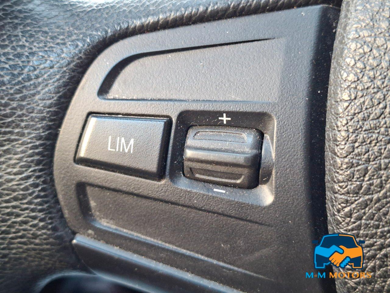 BMW 320 d Touring doppio treno di pneumatici
