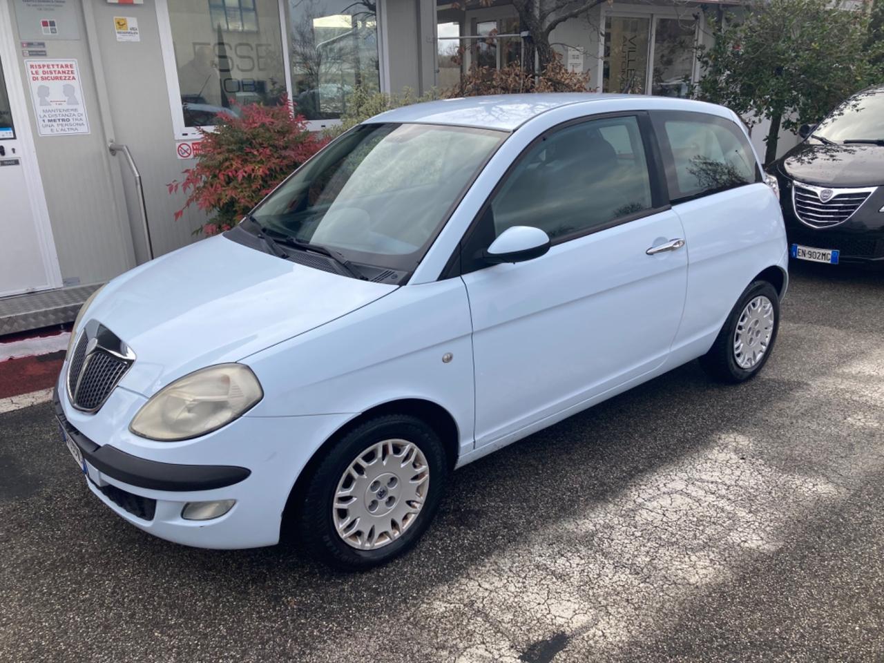 LANCIA YPSILON MULTIJET (CAMBIO AUTOMATICO)