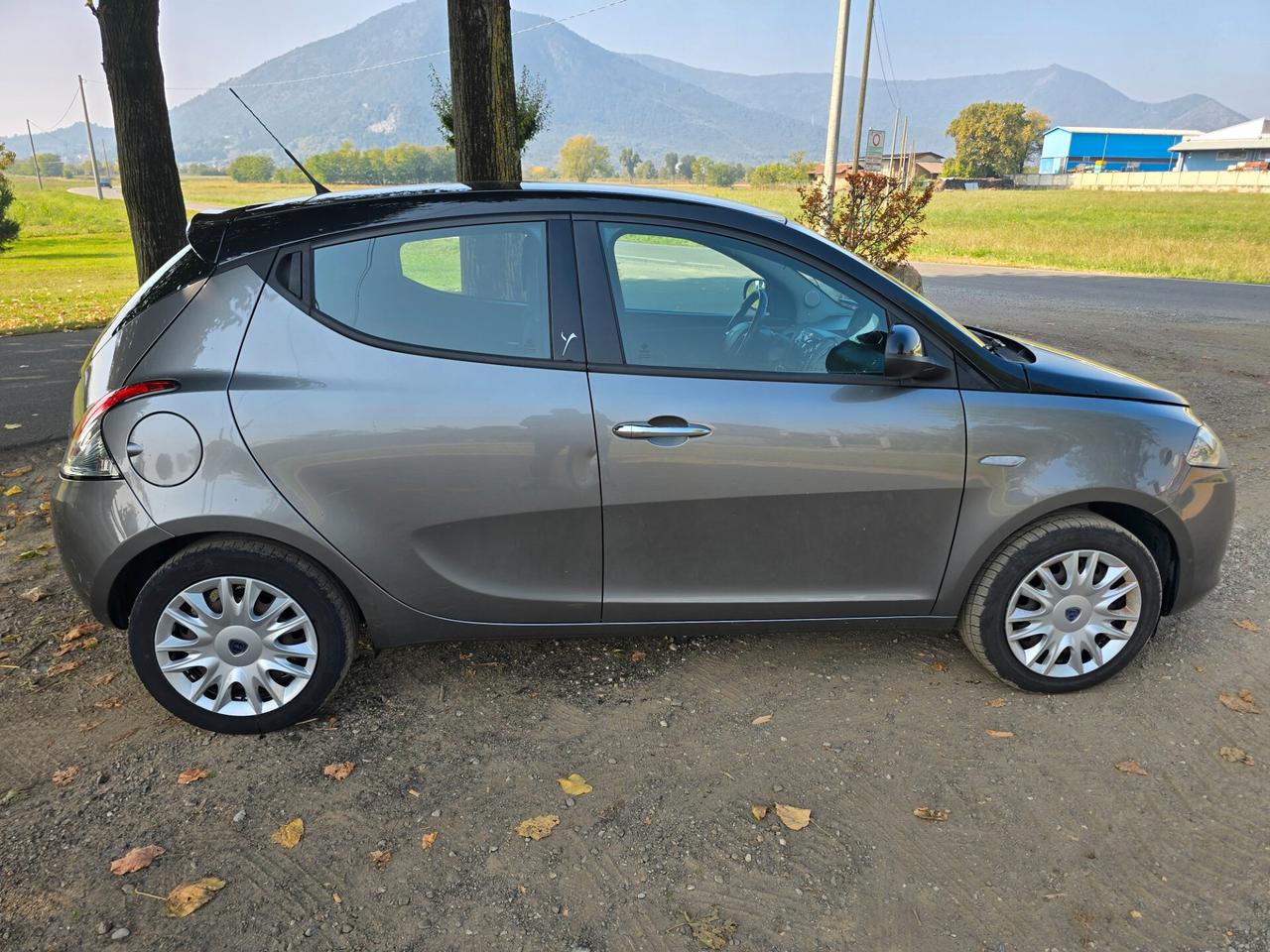 Lancia Ypsilon 1.2 69 CV 5 porte S&S Bi Color