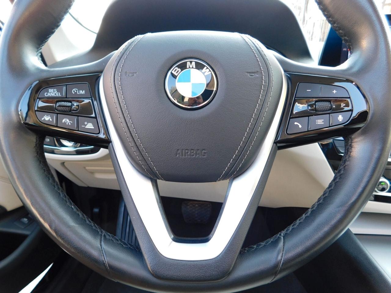 BMW 530d xDrive Touring INDIVIDUAL Pelle-Tetto-HeadUp