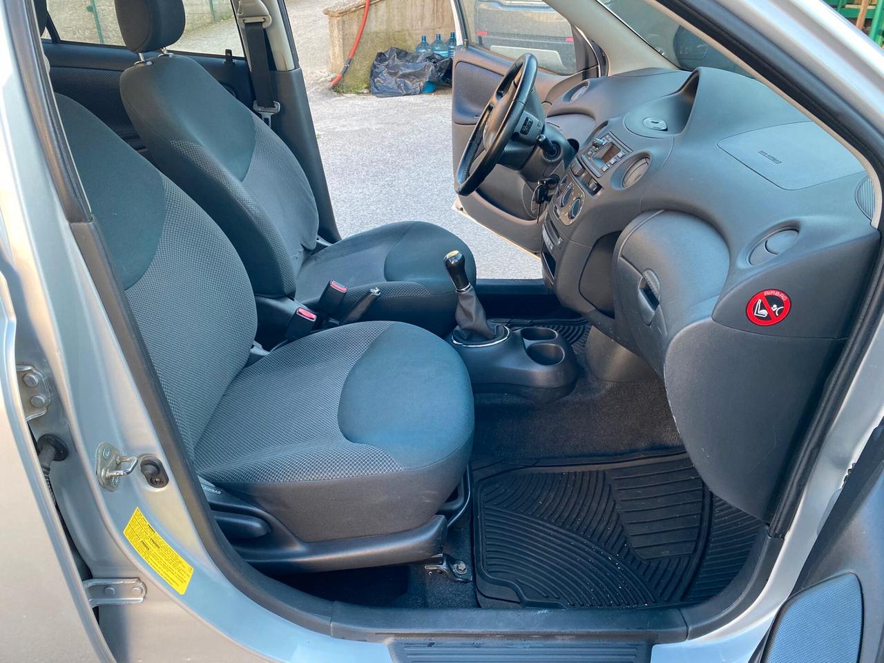 Toyota Yaris 1.0 benz 68cv economica 5p nuova 2005