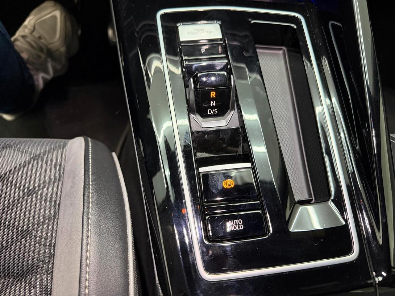 Volkswagen Golf 1.5 eTSI 150 CV EVO ACT DSG R-Line