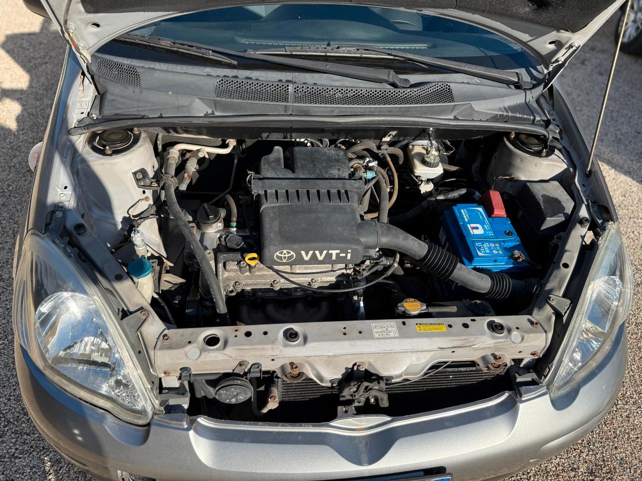 Toyota Yaris 1.0i 16V cat 5 porte Sol