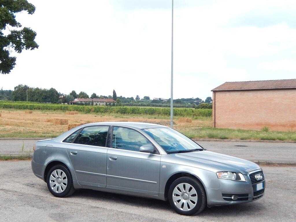 AUDI A4 2.0 TDi con FRIZIONE E VOLANO NUOVI