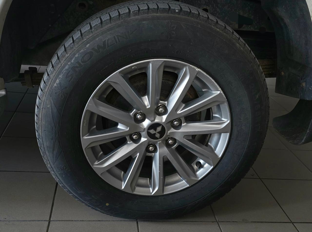 Mitsubishi L200 2.4 DI-D/181CV Double Cab Intense Hp Mivec SDA