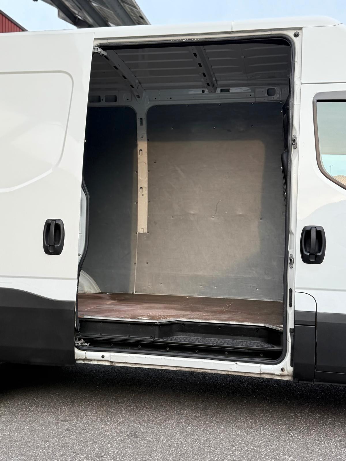 IVECO DAILY 2.3 MLJ 35-140 136CV 3 POSTI L3H2