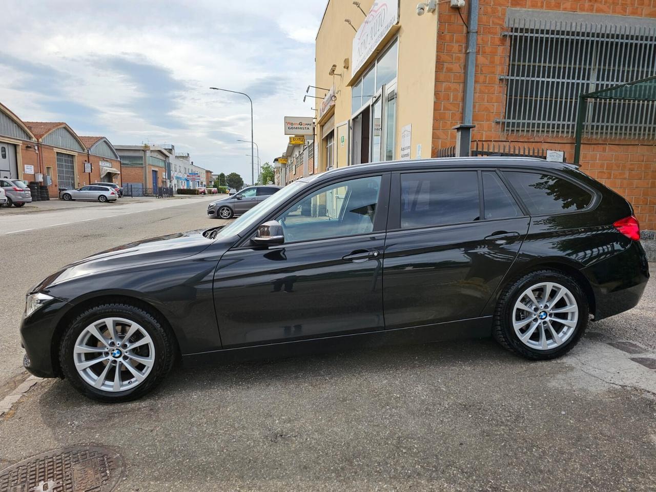 Bmw 316d 115cv Touring Sport*Aut*Bi-Xeno*Navi*Pdc*17*