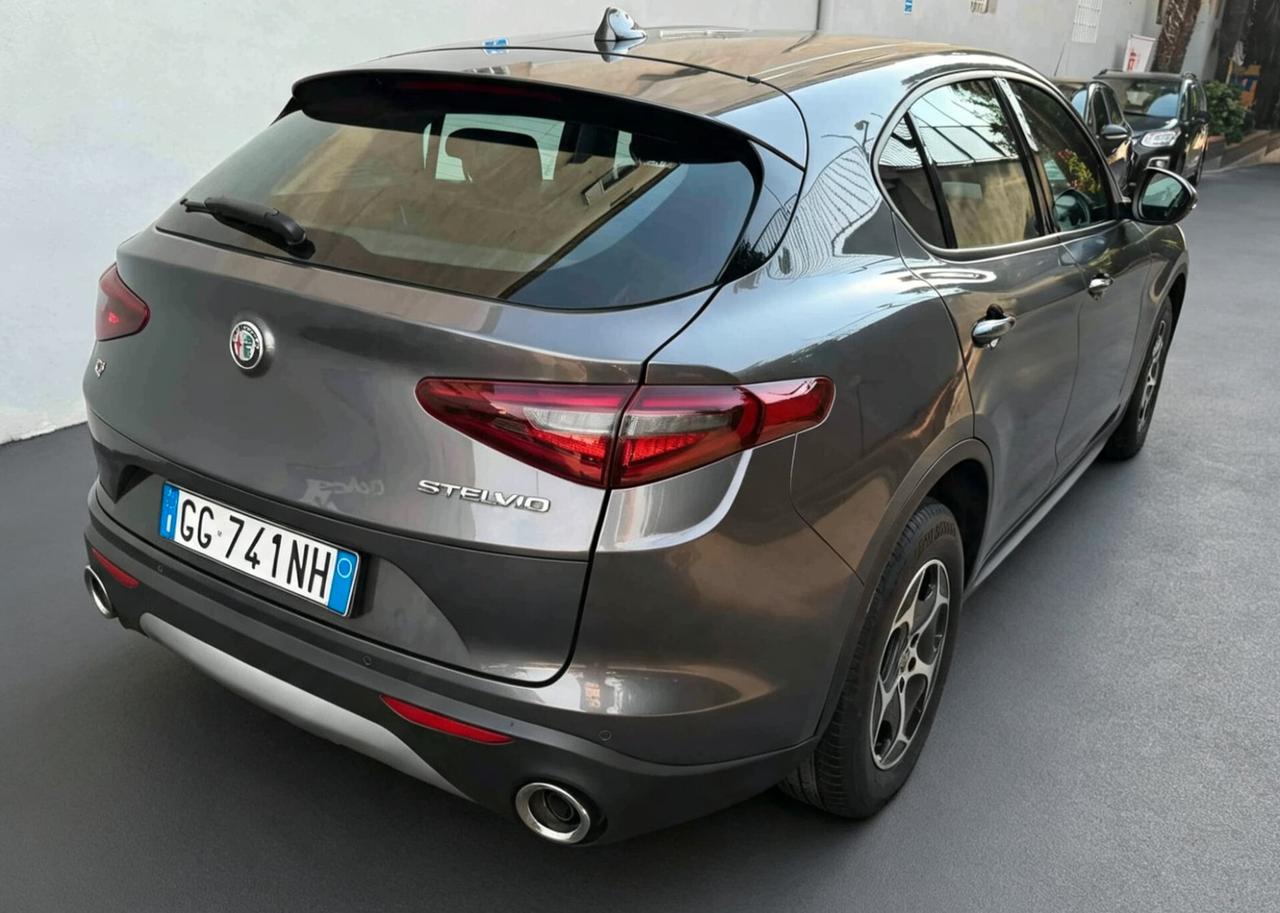 Alfa Romeo Stelvio 2.2 Turbodiesel 190 CV AT8 Q4 Business