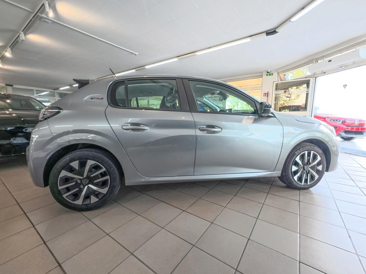 Peugeot 208 Hybrid 100 e-DCS6 Style KM 0