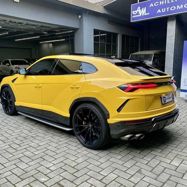 Lamborghini Urus 4.0 AKRAPOVIC FULL CARBO