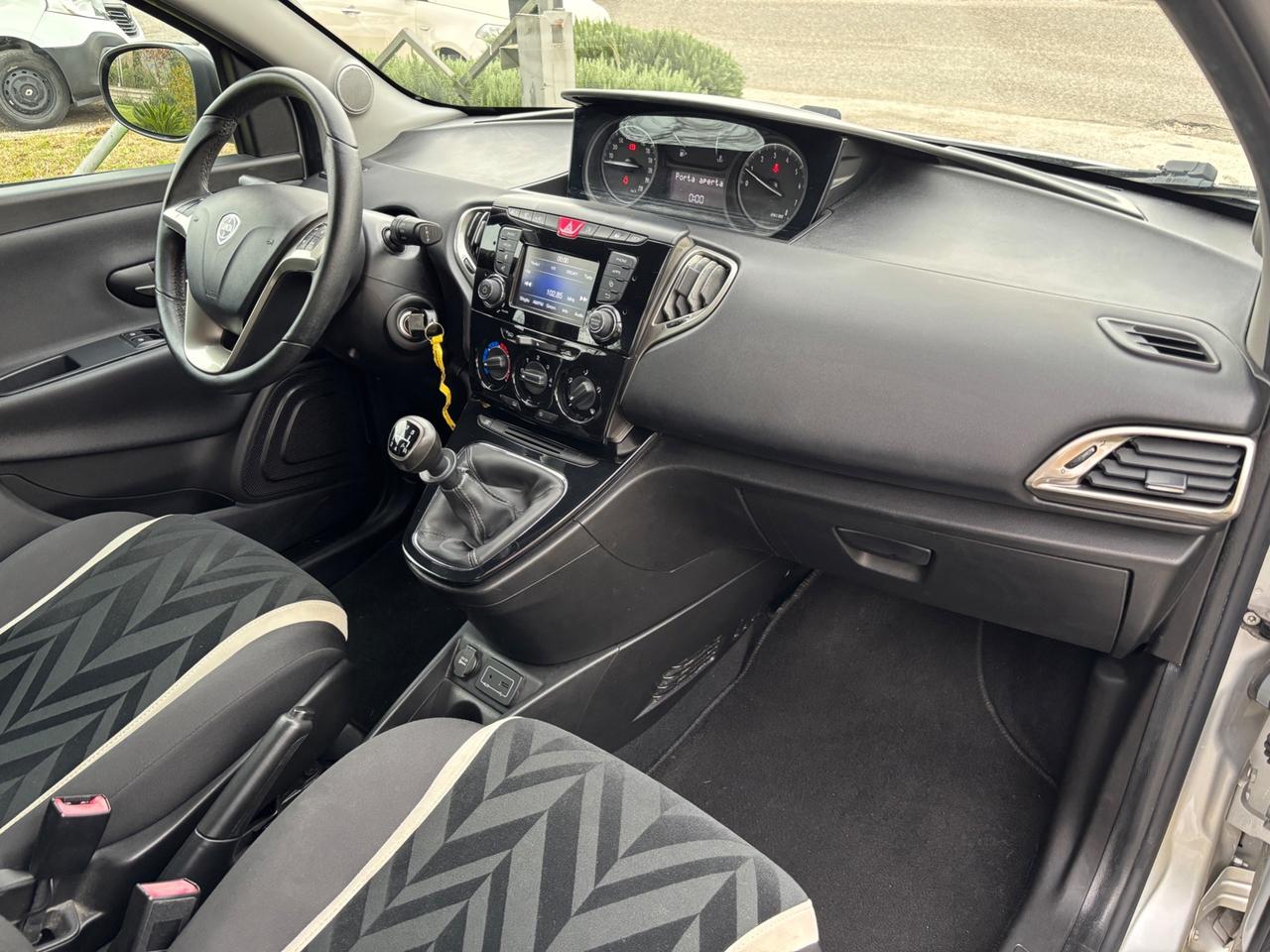 Lancia Ypsilon 1.2 69CV GPL Ecochic Gold-2017