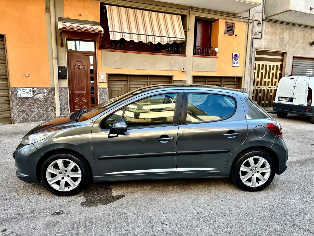 Peugeot 207 1.4 HDi 70CV 5p. Energie Sport