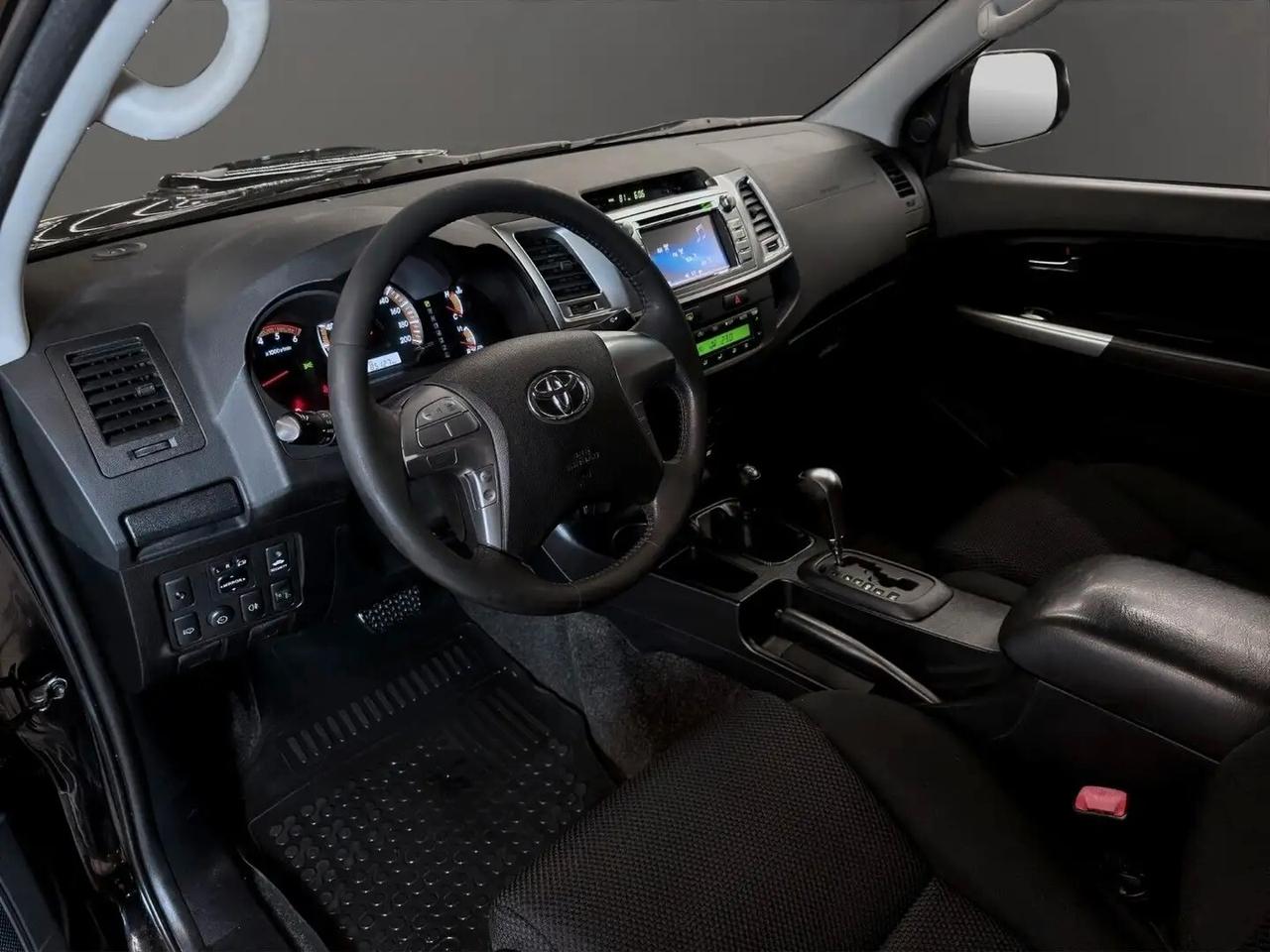 Toyota Hilux 3.0 D-4D aut.4WD 4p. DC Stylex