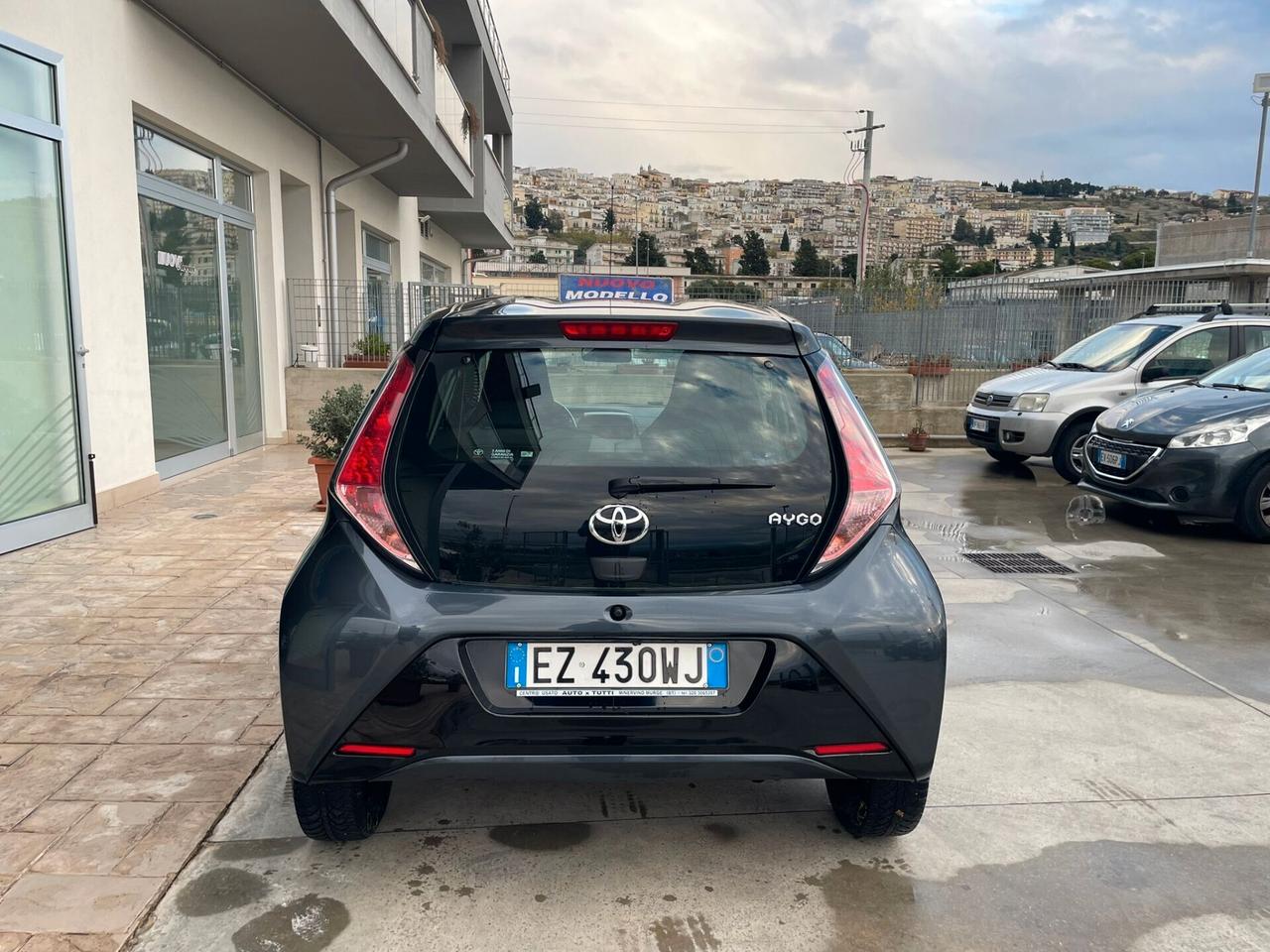 Toyota Aygo 1.0 VVT-i 69 CV 5 porte x-wave