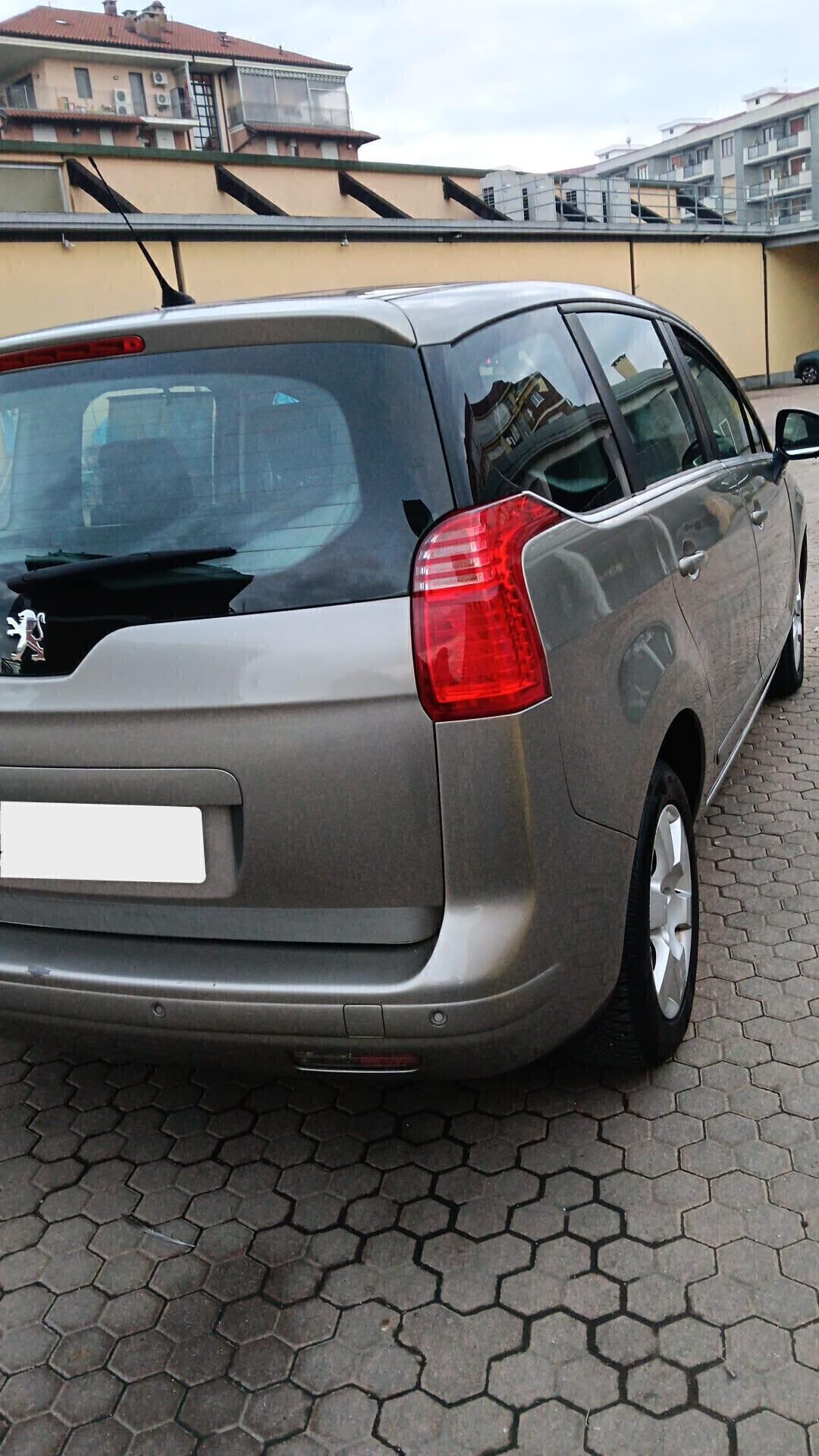 Peugeot 5008 - APERTI AD AGOSTO