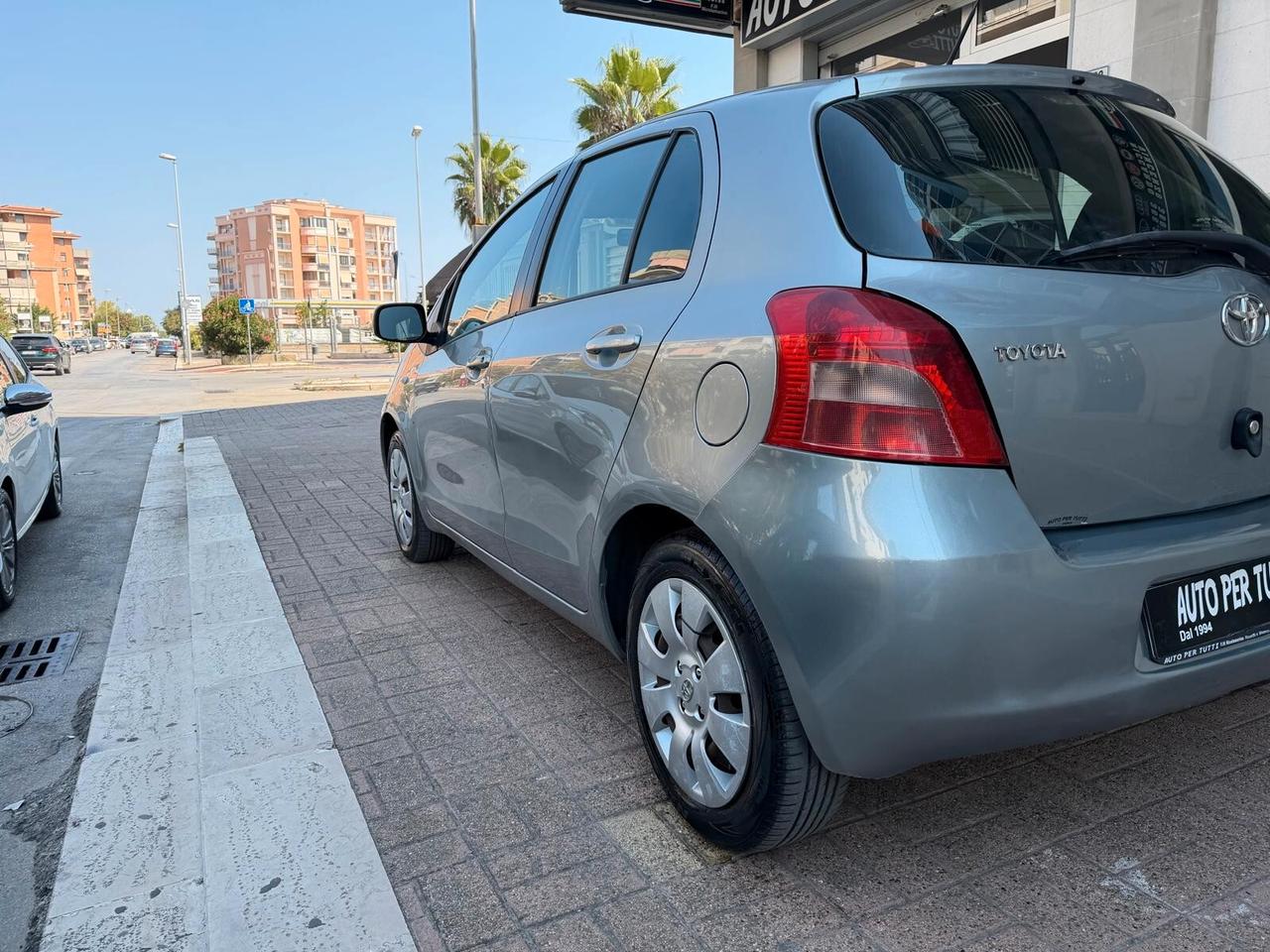 Toyota Yaris 1.0 5 porte Sol