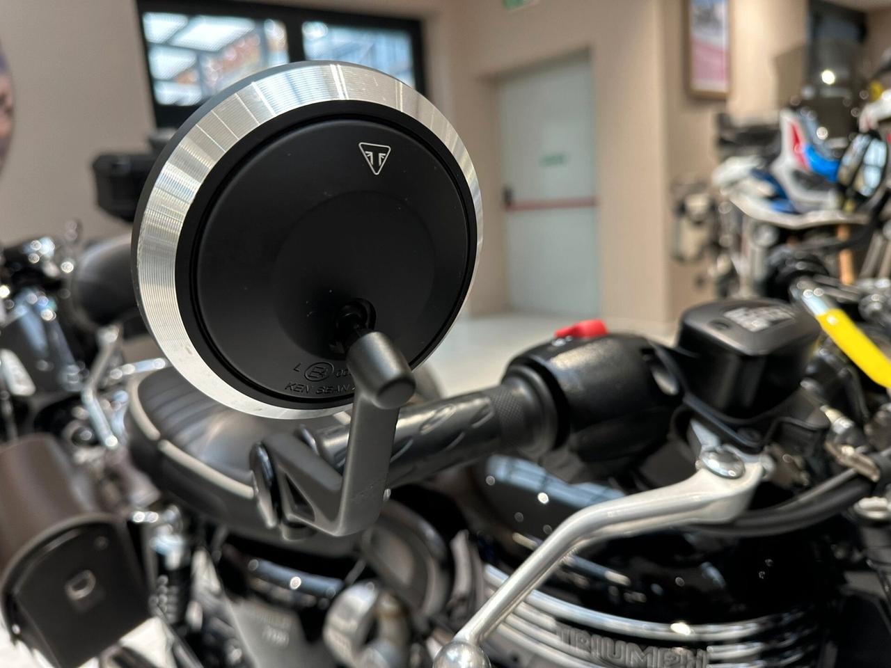 Triumph Bonneville T120 BLACK