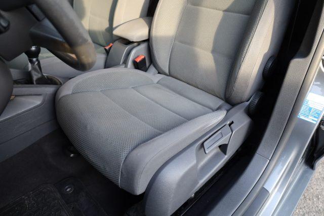 VOLKSWAGEN Golf V 1.6 Benzina 5 Porte Comfortline per NEOPATENTATI