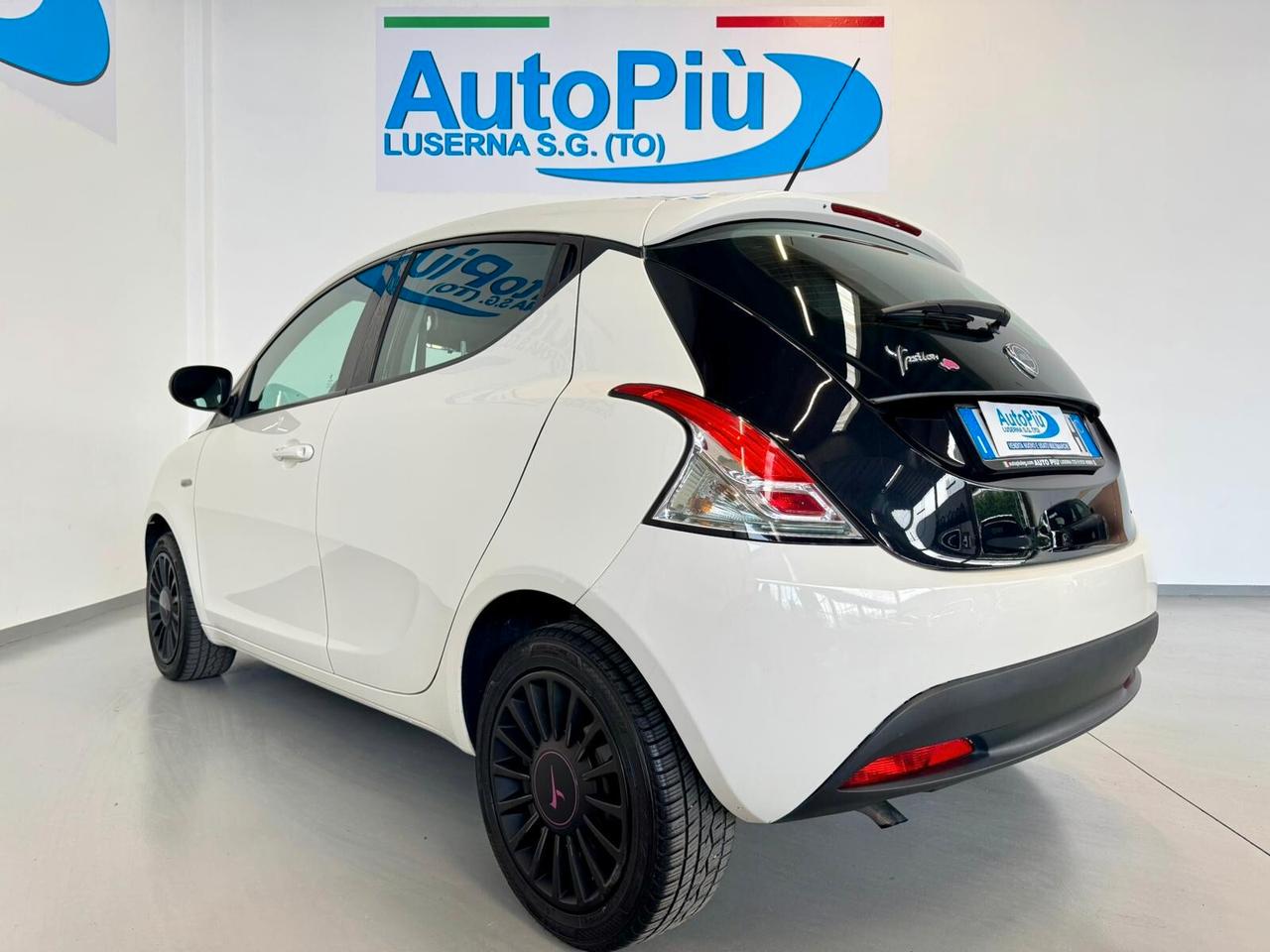 Lancia Ypsilon 0.9 TwinAir 85 CV 5 porte S&S S Momodesign