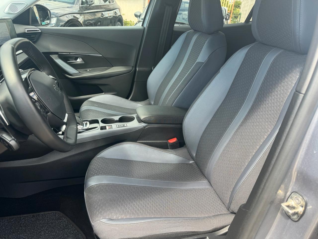 Peugeot 2008 PureTech 130 S&S EAT8 Allure