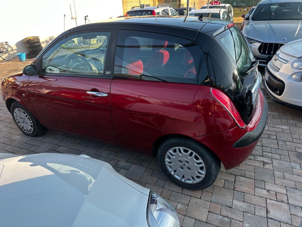 Lancia Ypsilon 1.2 16V Oro