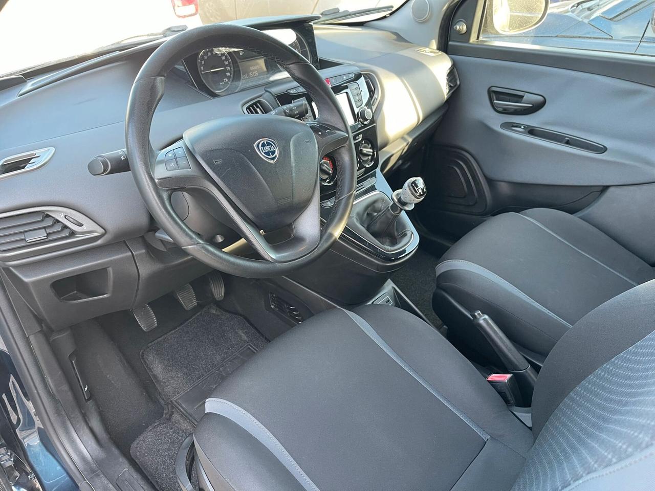 Lancia Ypsilon 1.2 69 CV 5 porte Silver